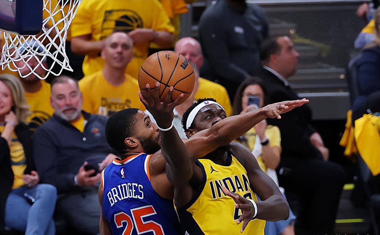 开云-西亚卡姆意外战胜巴塞罗那，出色防守引爆全场！引发球迷热议(巴塞罗那球迷横幅)