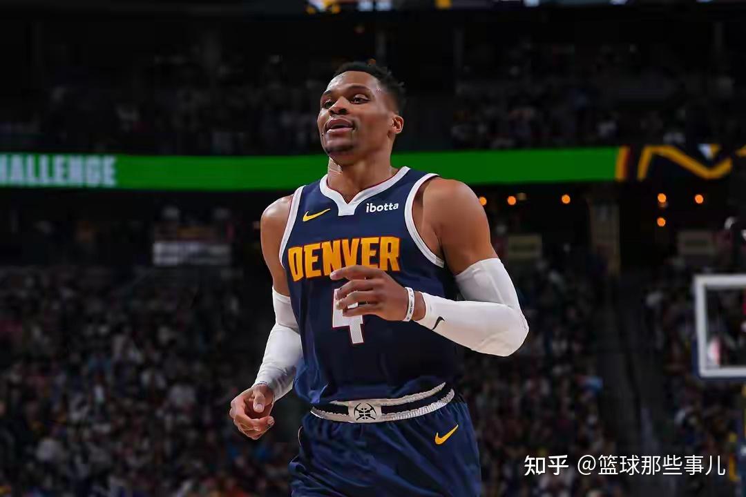 开云-包含转折点！丹佛掘金调整名单，NBA常规赛今晚攻防权衡，目标明确，年轻球员得到机会的词条